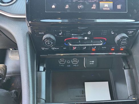 Used 2024 Jeep Grand Cherokee Altitude image 42