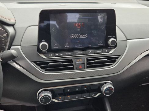 Used 2025 Nissan Altima 2.5 SR FWD image 17