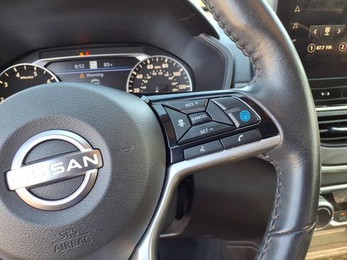 Used 2024 Nissan Altima 2.5 SV w/ SV Premium Package FWD image 11