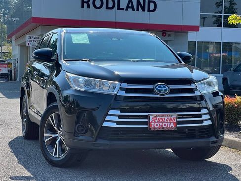 Used 2019 Toyota Highlander LE AWD/4WD image 1