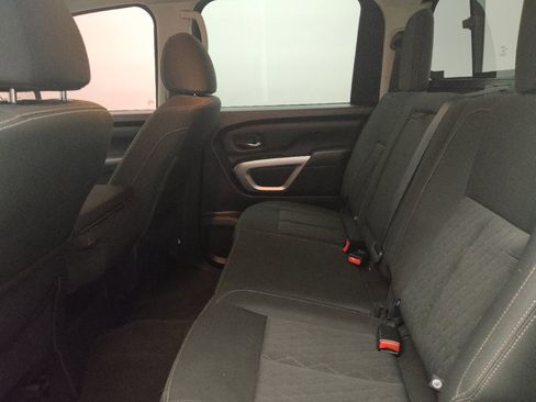 Used 2019 Nissan Titan SV image 18