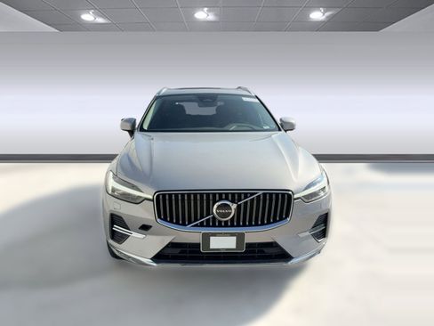Certified 2023 Volvo XC60 B5 Plus w/ Climate Package image 6