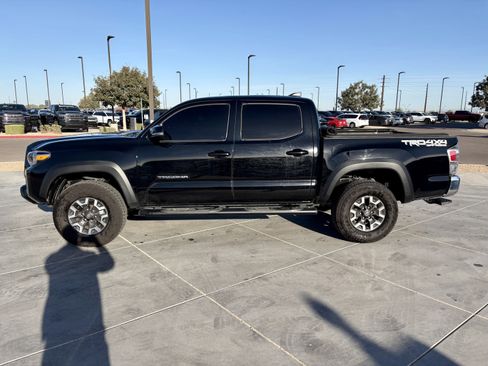Used 2023 Toyota Tacoma TRD Off-Road image 2