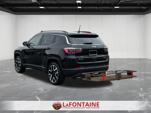 Used 2020 Jeep Compass Limited w/ Premium Lighting Group AWD/4WD image 3