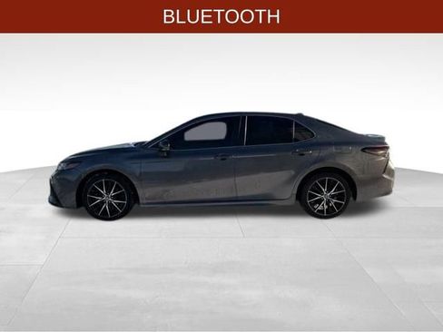 Used 2022 Toyota Camry SE image 4