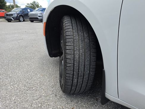 Certified 2023 Chrysler Pacifica Touring-L w/ S Appearance Package FWD image 33