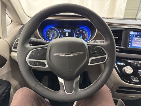 Used 2022 Chrysler Voyager LX FWD image 20