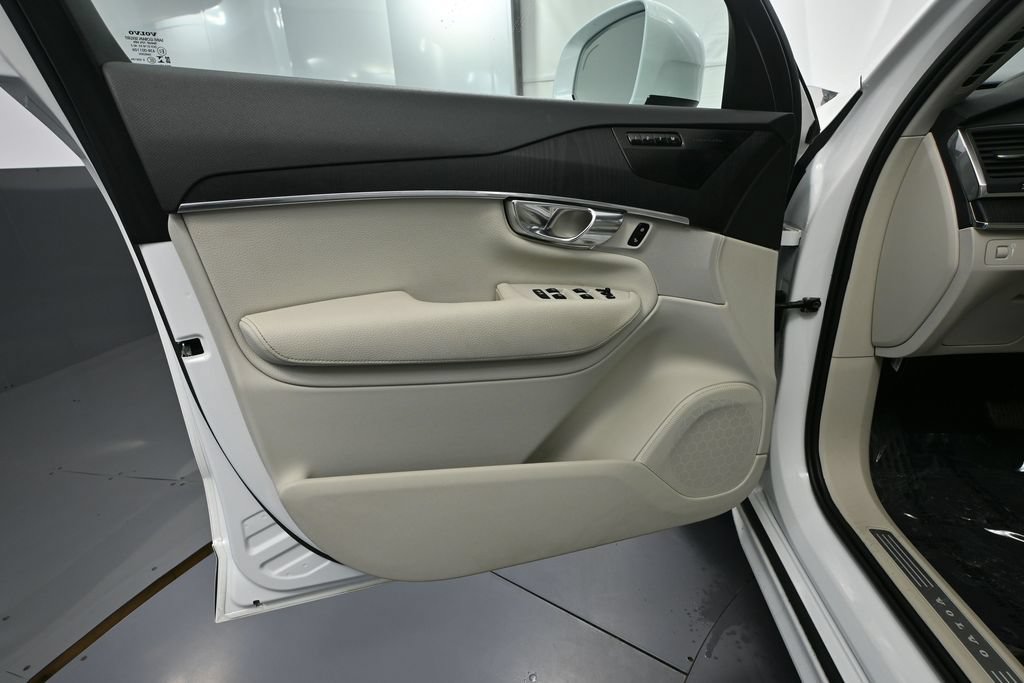 Used 2020 Volvo XC90 T5 Momentum AWD/4WD image 14