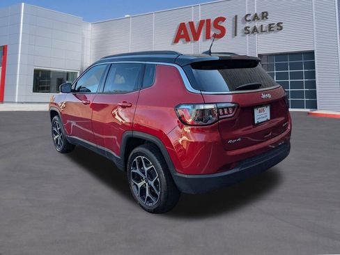 Used 2025 Jeep Compass Limited image 9