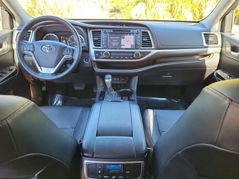 Used 2018 Toyota Highlander Limited image 12