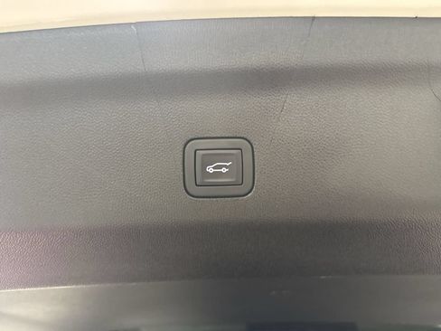 Used 2024 GMC Yukon XL Denali Ultimate AWD/4WD image 24