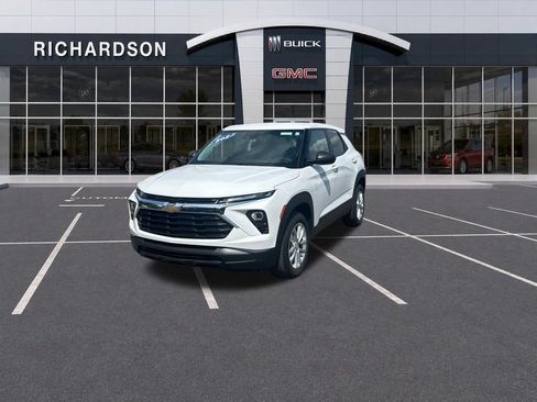Used 2024 Chevrolet TrailBlazer LS w/ LS Convenience Package AWD/4WD image 1