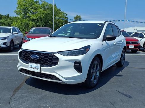 Used 2023 Ford Escape ST-Line w/ Tech Pack #1 FWD image 5