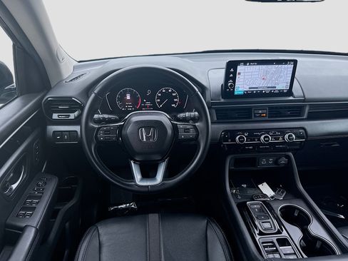 Certified 2025 Honda Pilot Touring image 21