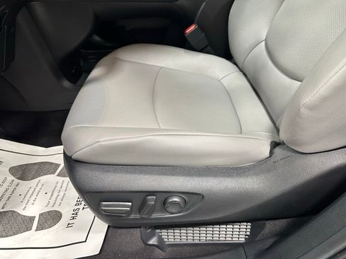 Used 2025 Toyota Sienna XLE image 14