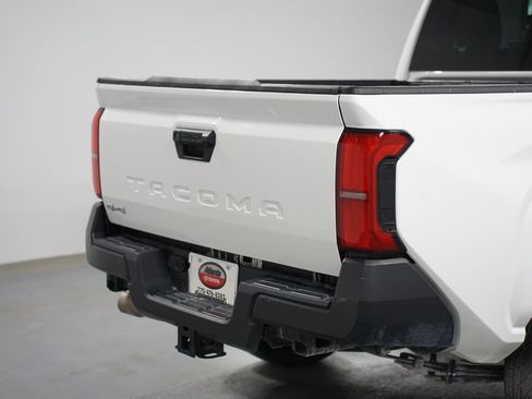 Certified 2024 Toyota Tacoma SR AWD/4WD image 9