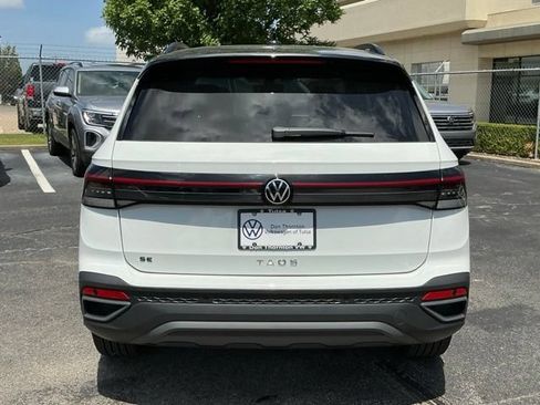 New 2026 Volkswagen Taos SE FWD image 4