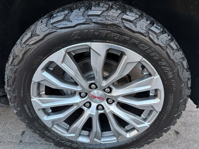 Used 2022 GMC Yukon XL Denali w/ Denali Ultimate Package AWD/4WD image 9