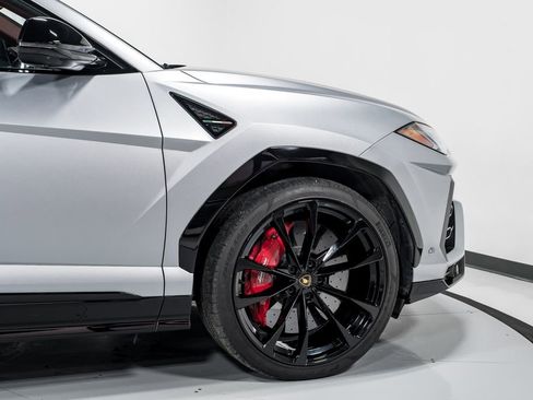 Used 2022 Lamborghini Urus AWD/4WD image 48