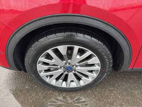 Used 2020 Ford Escape Titanium image 7