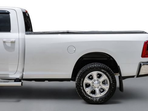 Used 2025 RAM 3500 Laramie AWD/4WD image 11