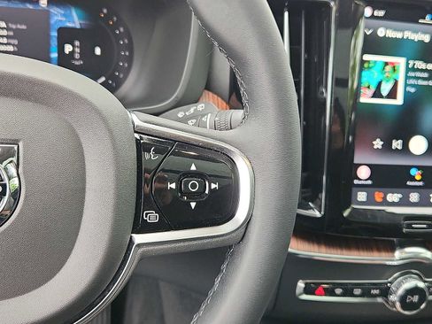Certified 2024 Volvo XC60 B5 Plus w/ Protection Package Premier AWD/4WD image 21