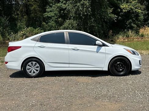 Used 2017 Hyundai Accent SE FWD image 10