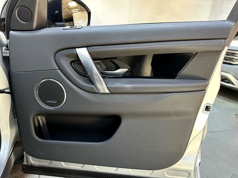 Used 2023 Land Rover Discovery Sport SE image 8