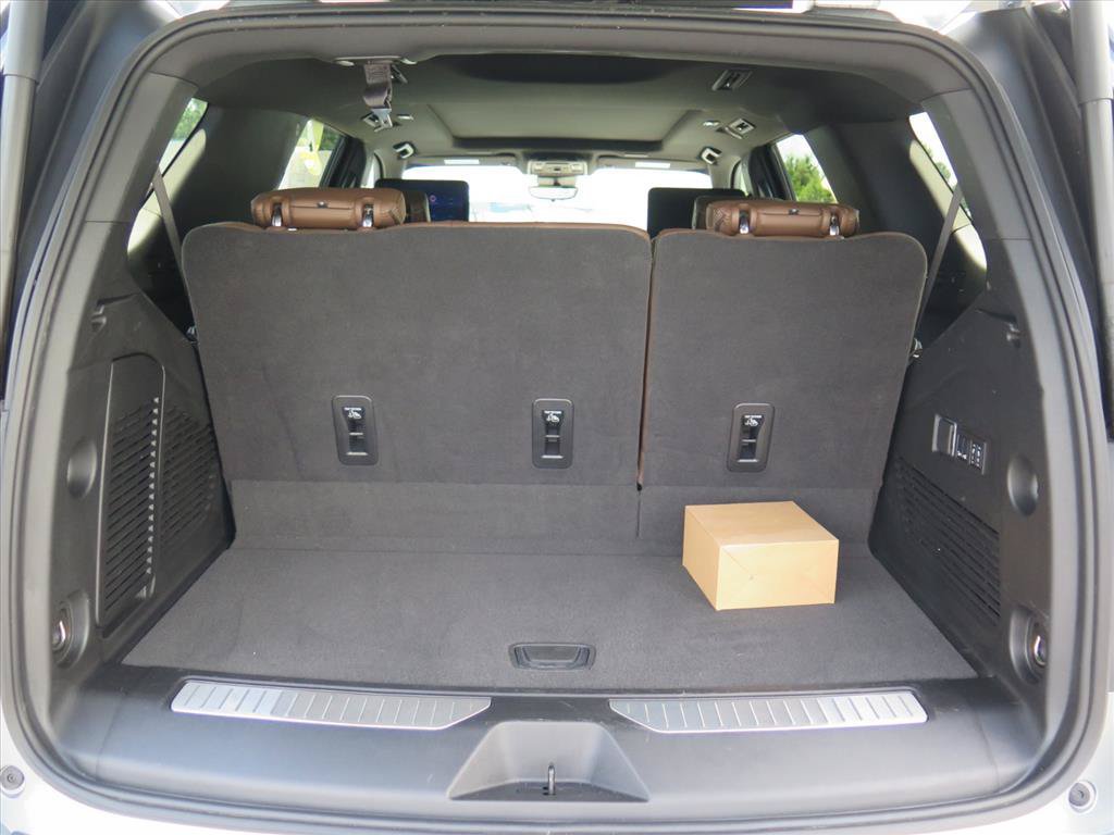 Used 2025 Chevrolet Tahoe High Country AWD/4WD image 25