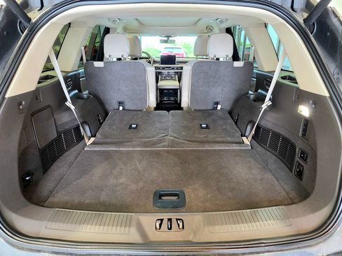 Used 2023 Lincoln Aviator Reserve w/ Equipment Group 201A AWD/4WD image 11