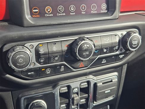 Certified 2023 Jeep Gladiator Rubicon w/ Cold Weather Group image 30