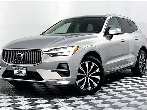 Used 2023 Volvo XC60 B5 Plus AWD/4WD image 2
