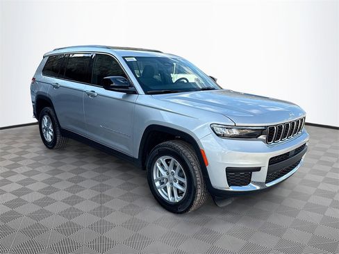 New 2025 Jeep Grand Cherokee L Laredo image 3