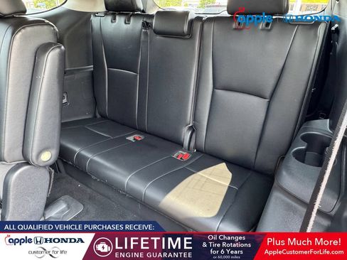 Used 2021 Toyota Highlander XLE AWD/4WD image 20