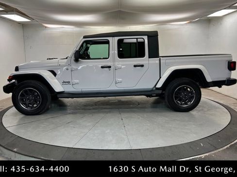 Used 2022 Jeep Gladiator Overland image 2