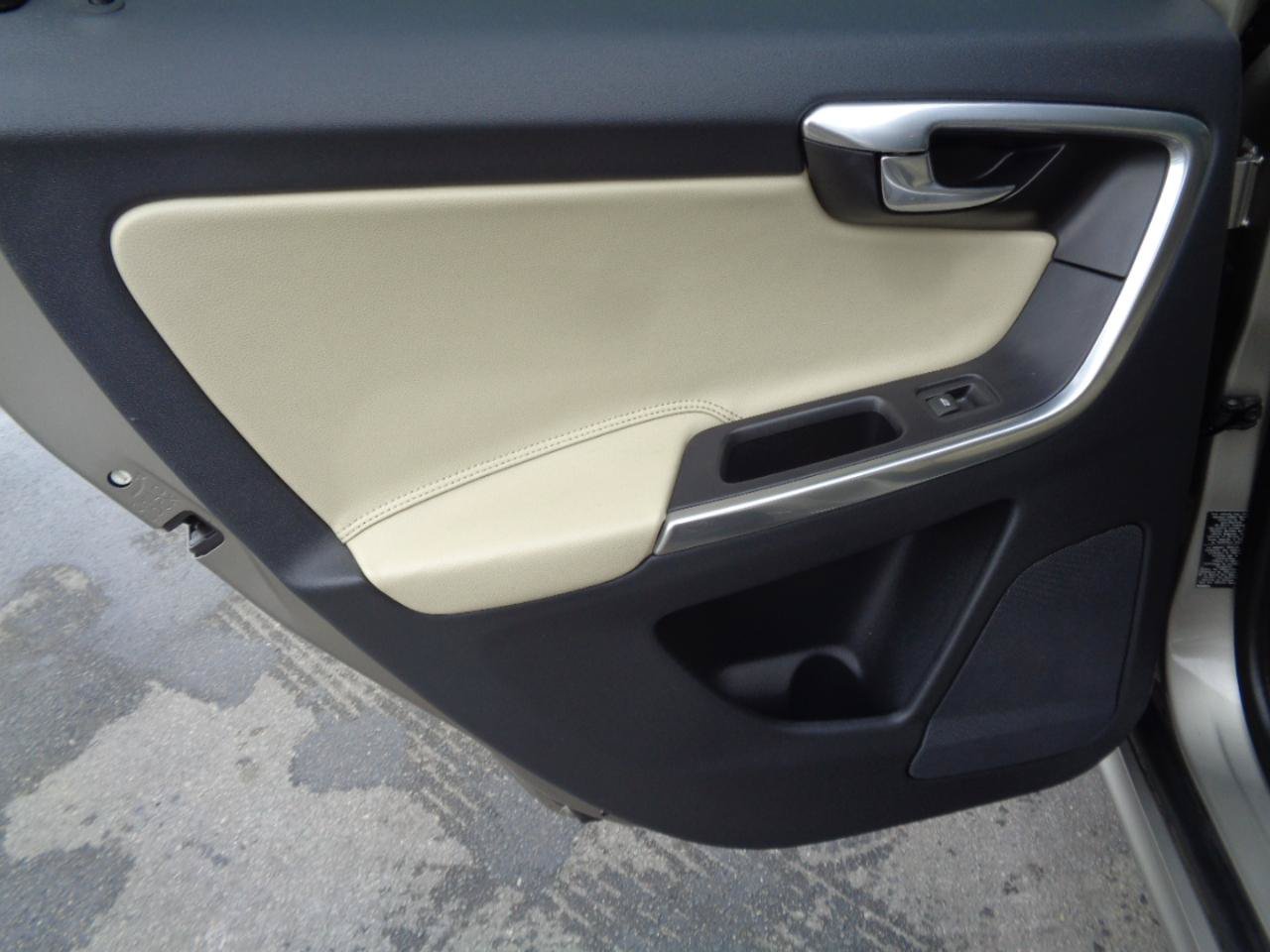 Used 2016 Volvo XC60 T5 Platinum w/ Protection Package FWD image 23
