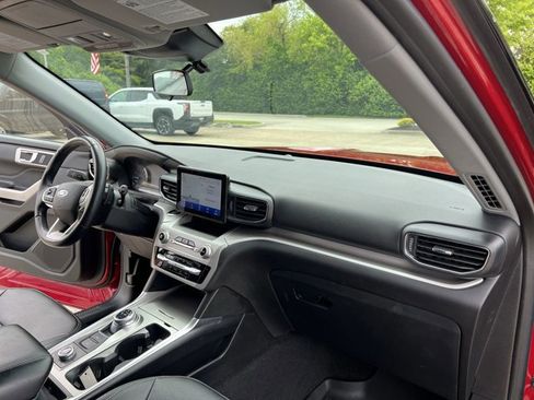 Used 2020 Ford Explorer XLT w/ Equipment Group 202A AWD/4WD image 29
