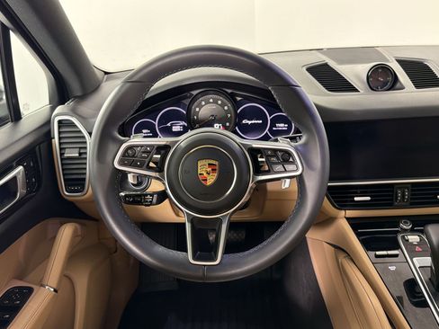 Certified 2023 Porsche Cayenne AWD/4WD image 11