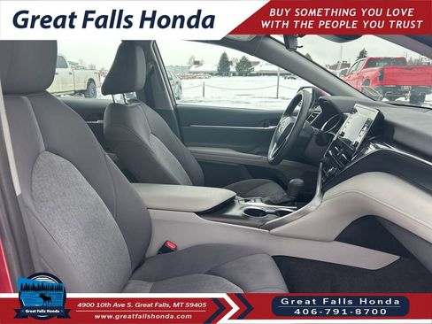 Used 2021 Toyota Camry LE image 30