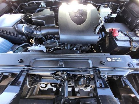 Used 2019 Toyota Tacoma TRD Off-Road image 8