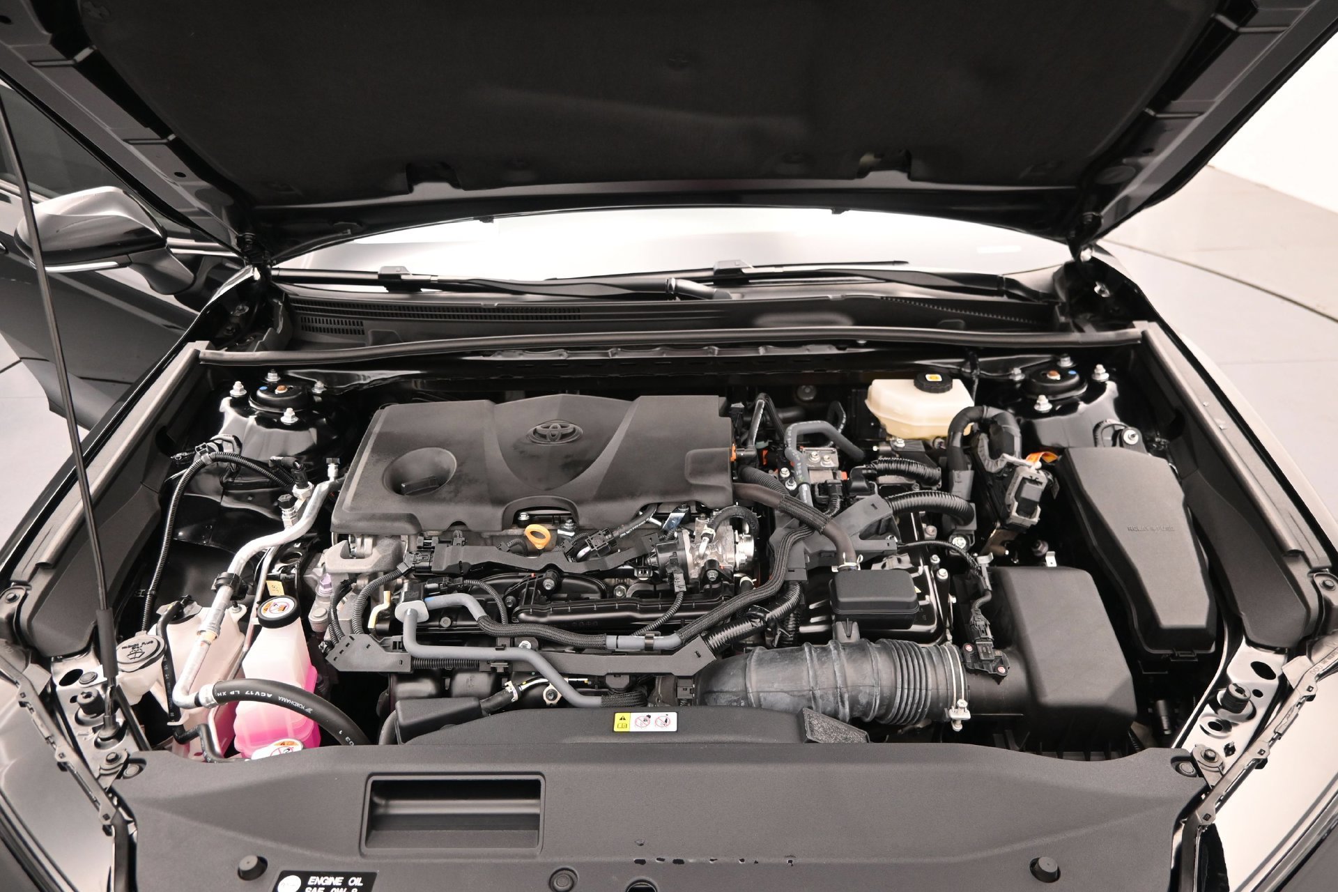 Used 2025 Toyota Camry SE w/ Multimedia Upgrade Package FWD image 17