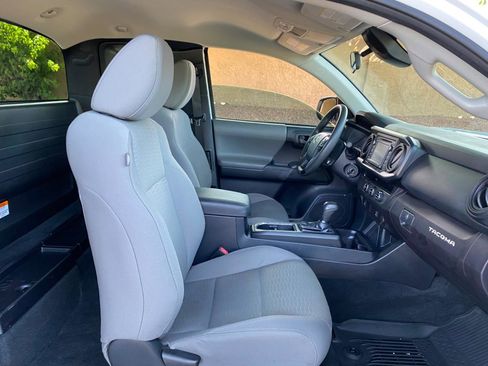 Used 2018 Toyota Tacoma SR RWD image 39