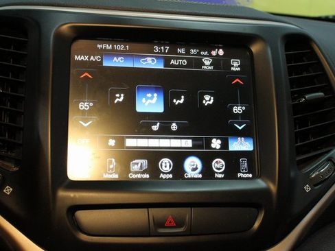 Used 2017 Jeep Cherokee Limited image 24