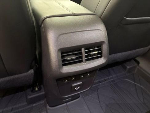 Used 2024 Chevrolet Equinox Premier image 19