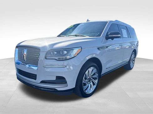 Used 2024 Lincoln Navigator Reserve AWD/4WD image 2