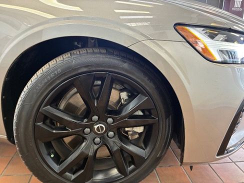 Used 2021 Volvo S60 T8 R-Design Expression image 31