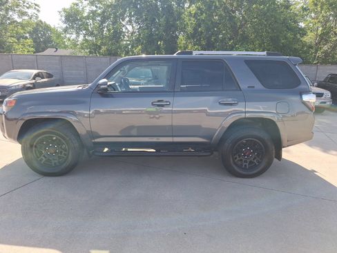 Used 2022 Toyota 4Runner SR5 Premium w/ Moonroof Package RWD image 3