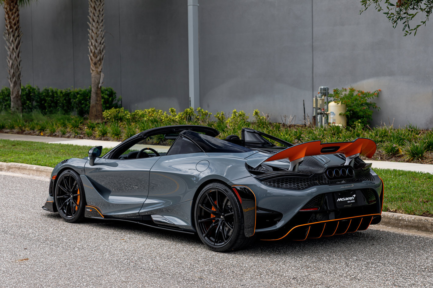 Used 2022 McLaren 765LT RWD image 32