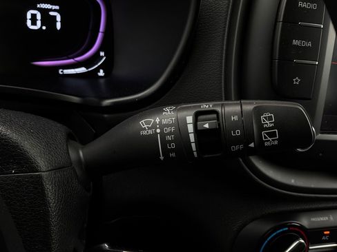 Used 2025 Kia Soul LX w/ LX Technology Package FWD image 34