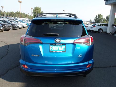 Used 2018 Toyota RAV4 LE w/ All Weather Liner Package AWD/4WD image 4